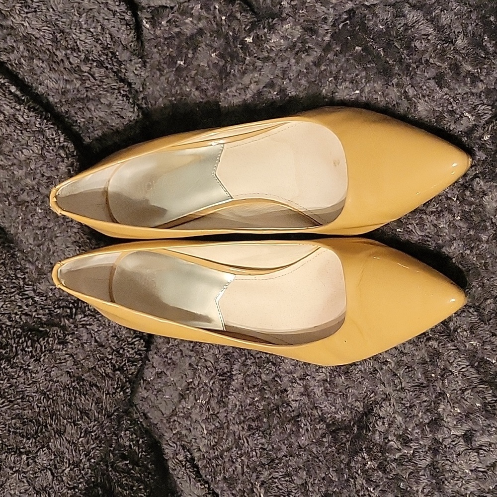 Micheal Kors nude pumps
